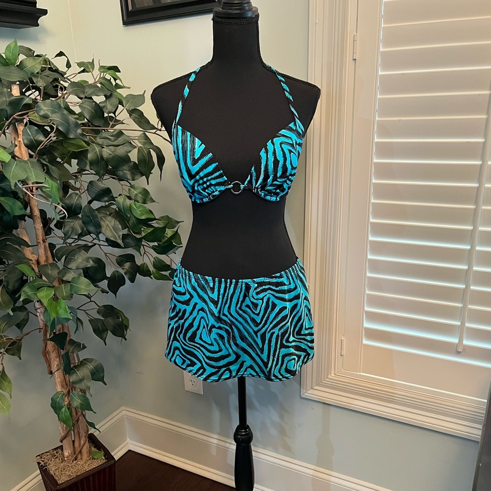 Women’s Swimsuit - Padded Push-up Top (34D) & Swim Skirt (6)